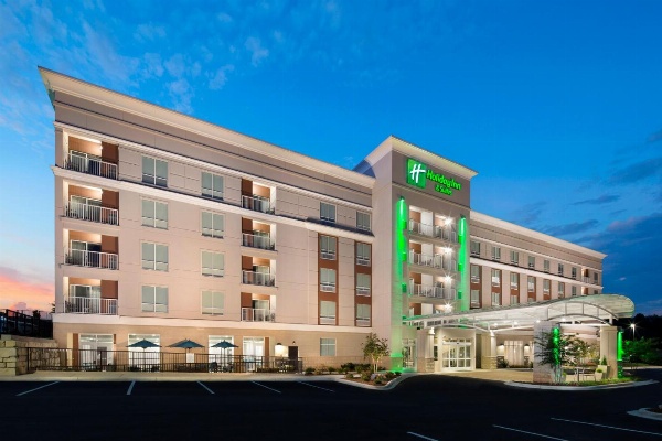 Holiday Inn & Suites Arden-Asheville Airport image 1